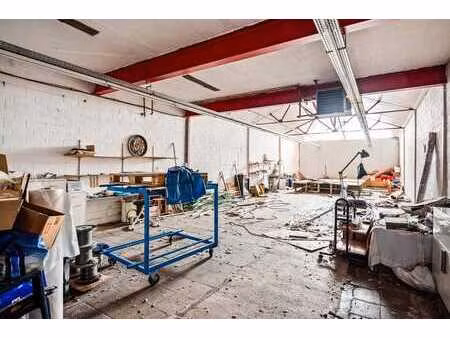 riant magazijn met woonst centraal gelegen te lier