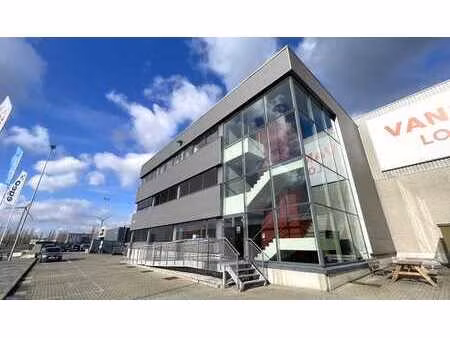 bureaux prêts à l'emploi à louer près du port d'anvers.