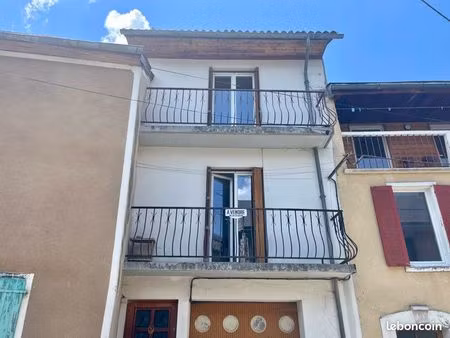 maison de village 94 m² avec garage  deux balcons et combles à massat