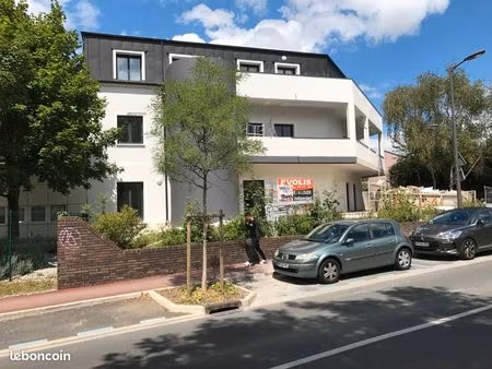 studio meuble dans un immeuble calme et de standing a cote de la gare rer de noisiel