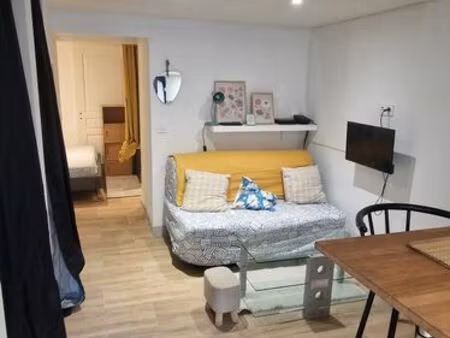 superbe studio bis tout équipé clim