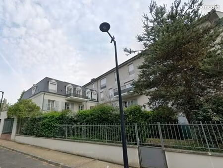 appartement - 2 pièces - 50m2 avec jardin privatif et 2 places de parking