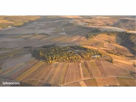 terrain constructible de 15 ha avec vue exceptionnelle 360° - 4 500 m² bâti existant – pro
