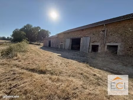 bâtiment 250 m² royeres
