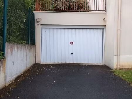 grand box 22m2 avec électricité - le coudray montceau -ormoy-corbeil