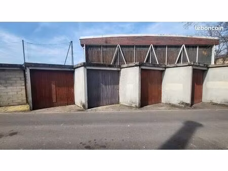 grand box extérieur 13m2 loué