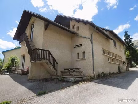 maison 8 pièces 415 m²