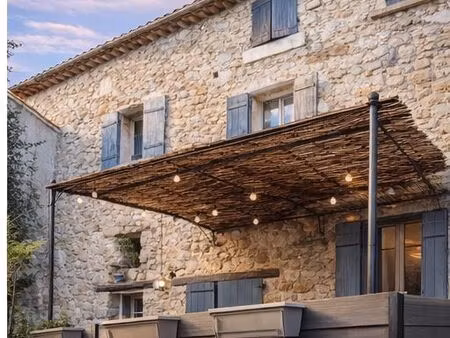 maison de ville avec du caractère 144 m2   terasse balcon et vue dégagée à pierrevert