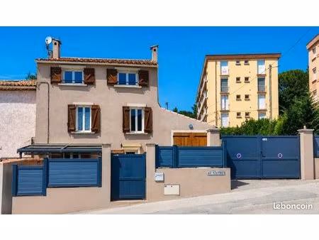 rare sur le secteur  maison familiale 6 pièces avec petite vue sur mer et fort potentiel d
