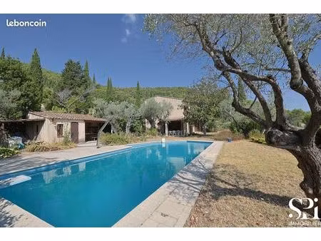 villa 7 pièces 235 m²