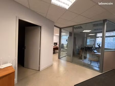 bureau 275 m²