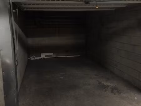 parking  à louer la courneuve