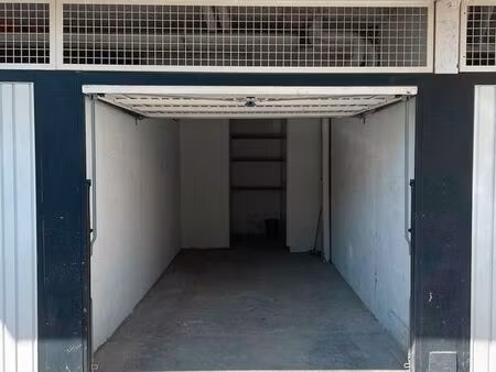 box fermé sécurisé – montreuil (50 rue molière) – disponible immédiatement