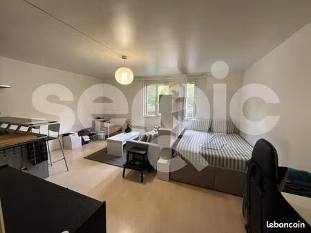 studio 1 pièce 32 m²
