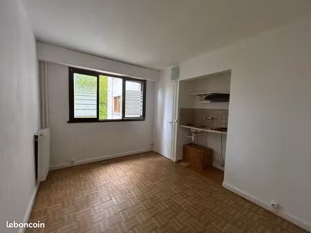 studio vide bien agencé proche rer fontenay sous bois