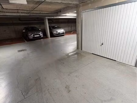 parking à 5 minutes du stade de france