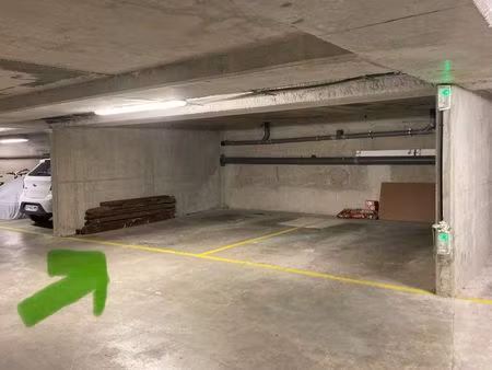 parking croix chavaux place du marché montreuil