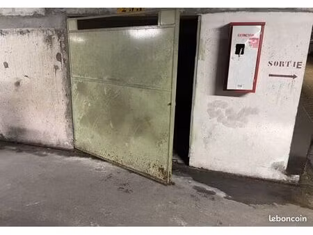 ◊ rare – grande place de parking couverte et sécurisée – quartier synagogue – t5 les chole