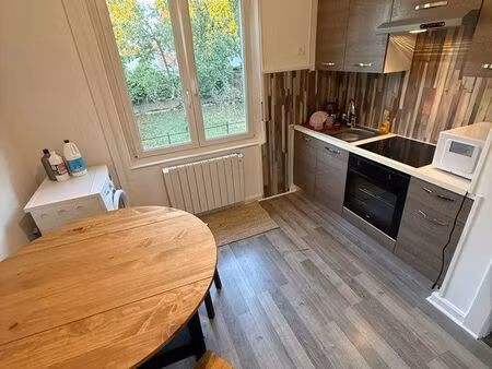 appartement rdc meublé avec jardin commun