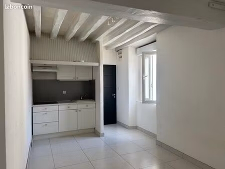 t2 rénové 33 m² – ris-orangis – 670 hc – disponible immédiatement