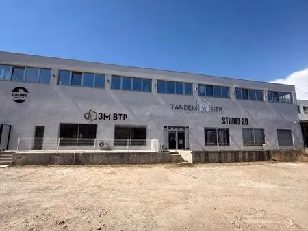 à vendre – local artisanal / commercial de 160 m² – emplacement n°1