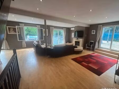 maison . 6 pièces . 152 m²