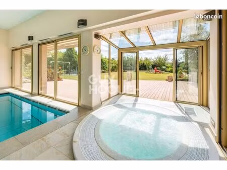 propriété 9 pièces 313 m²
