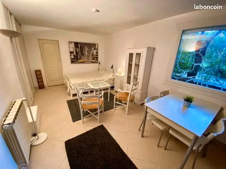 studio indépendant dans grande propriété - quartier résidentiel proche de la mer