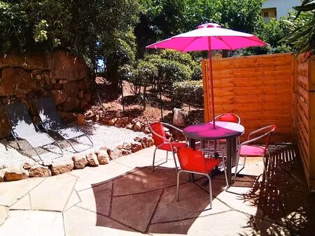t2 meublé 35m2 avec jardin privatif tennis piscine