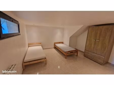appartement 65 m2  1250e