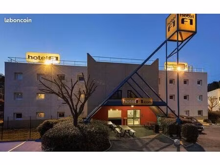 chambre hotel f1 saint-denis centre