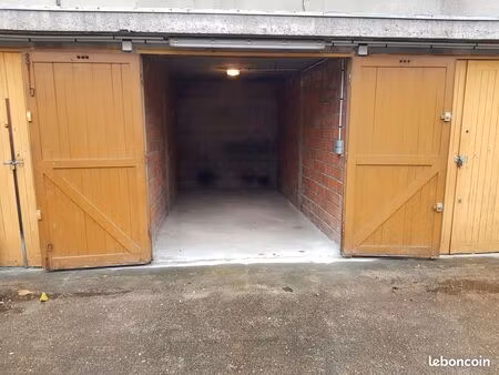 aubervilliers (fort) box à louer 11 m²
