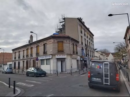 murs de locaux commerciaux à vendre