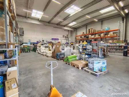local bureaux 990 m²