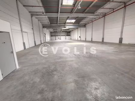local d'activité 1 631 m²