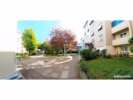 box individuel fermé de 12 5m²
