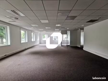 bureaux 303 m²