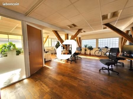 bureaux 206 m²