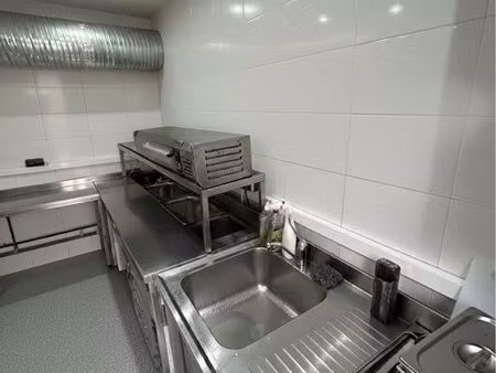 dark kitchen - labo cuisine - restaurant