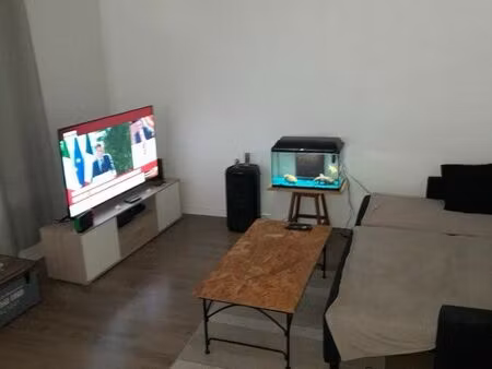 location f2 54m2