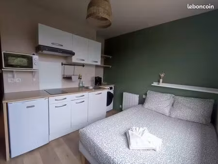 studio meublé de 15 m² – ifs – campus / lycées / tram/ bus – parking privé