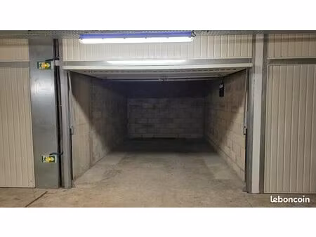 box avec porte automatique