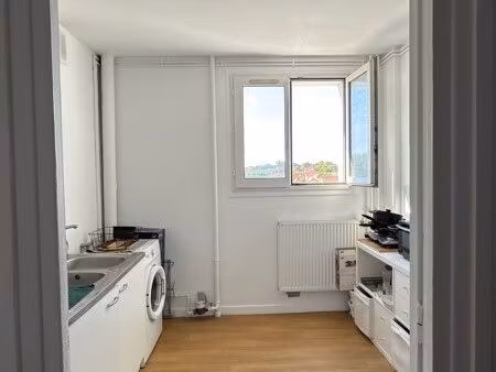 grand studio lumineux et spacieux