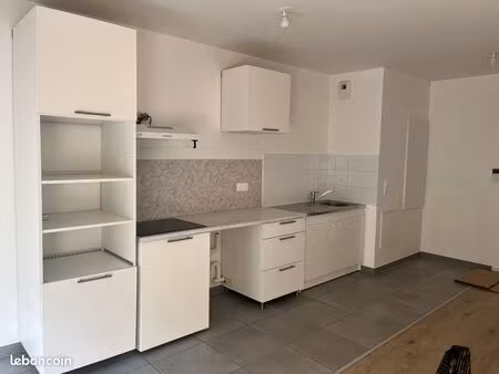 t2 40m² – ivry-sur-seine – métro 7 à 4 min – balcon + parking - non meublé- récent 2020