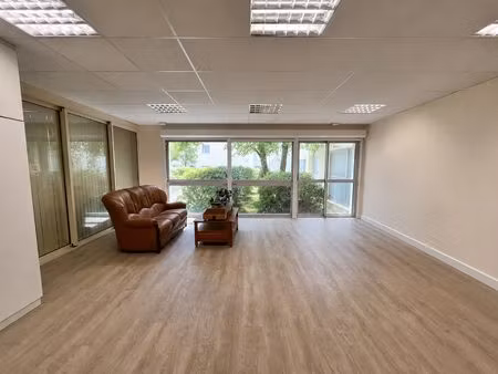 vannes - bureaux de 100 m& environ