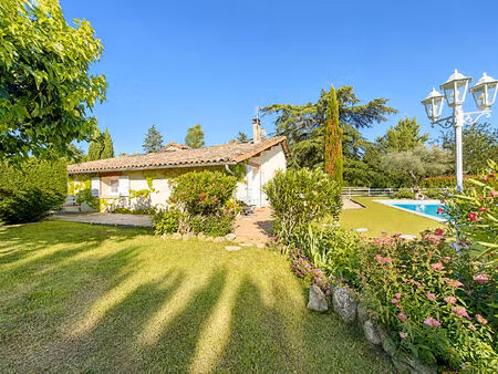 bouloc - superbe propriété avec piscine  parc arboré et anciennes écuries