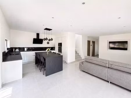 maison 7 pièces de 138 m²