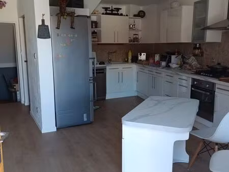 maison de village 5 pièces 135m2 avec garage balcon  cour fermée et 1ha terrain