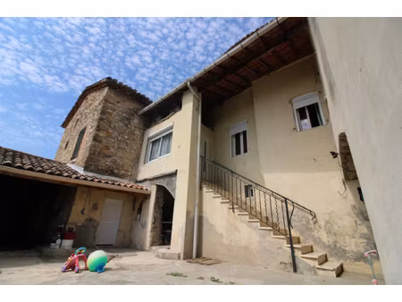 charmante maison de village 80 m2. avec jardinet.