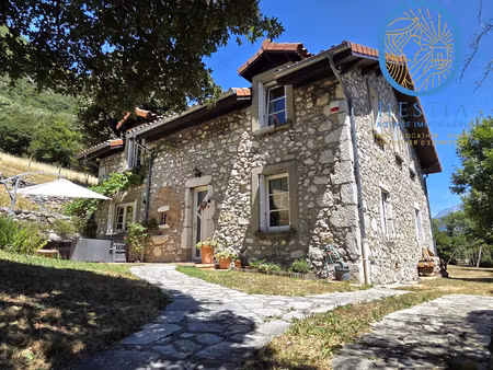 veurey-voroize  maison en pierre